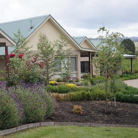 Wild Cattle Creek Estate Bed and Breakfast Wandin Yallock Esterno foto